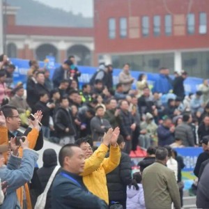 意昂体育下载-35场战罢！广西“县超”赛事经济数据亮眼